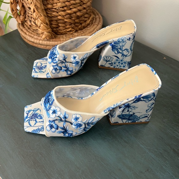 Betsey Johnson ROO BLUE FLORAL heels. Women’s 8 . - Picture 5 of 8